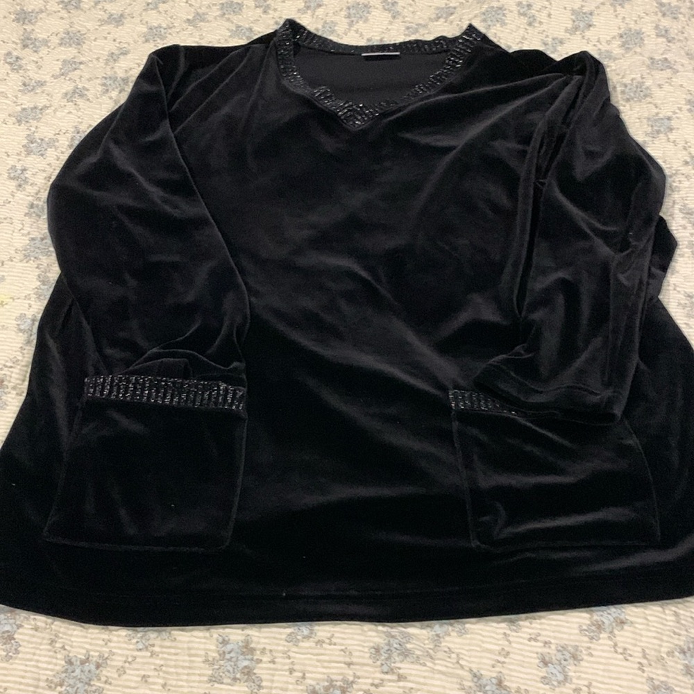 Russ Woman Liz Claiborne black Velour Top Sz 3x Like NEW Front pockets Gorgeous